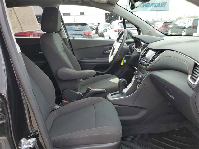 Certified 2022 Chevrolet Trax LS w/ Tint and Cruise Package image 27