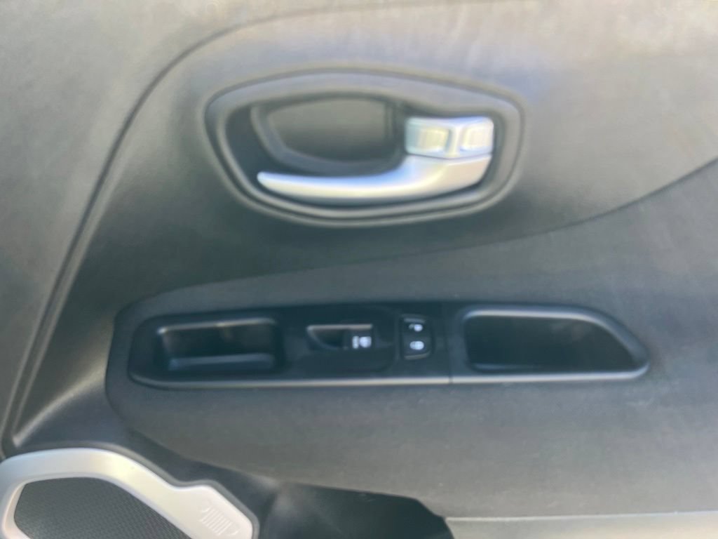 Used 2021 Jeep Renegade Latitude AWD/4WD image 35