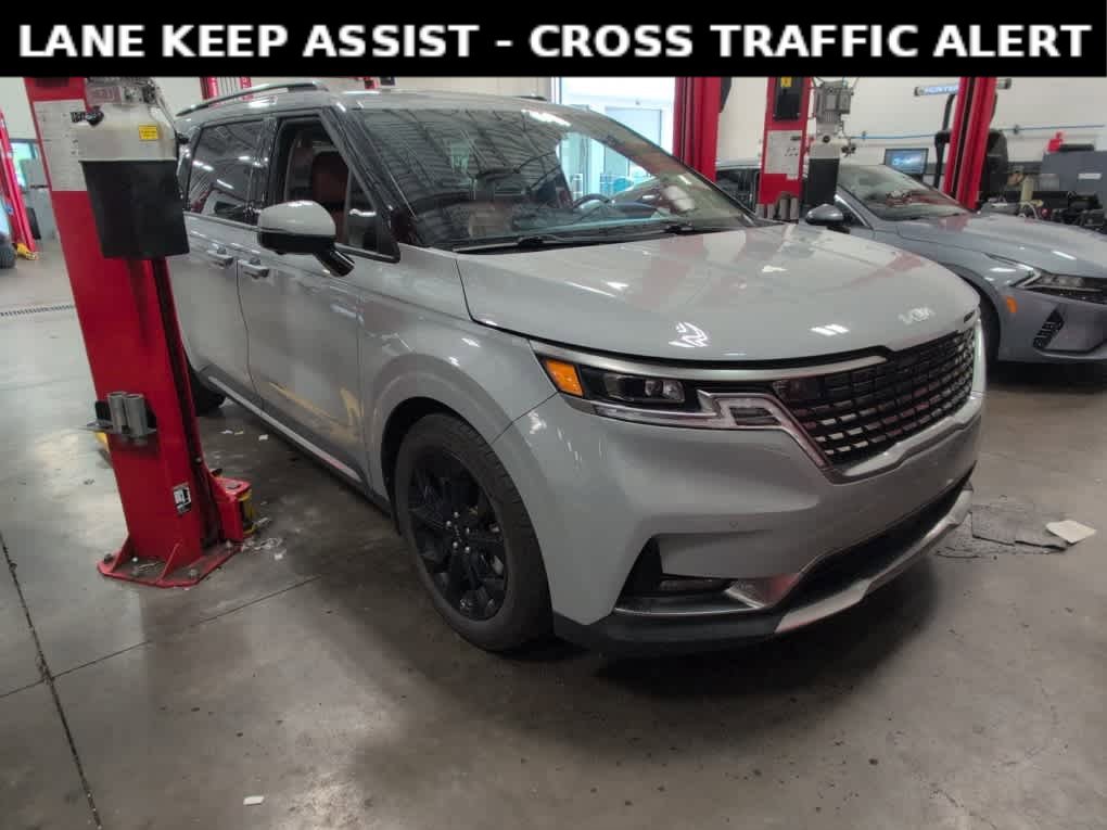 Used 2024 Kia Carnival SX Prestige image 3