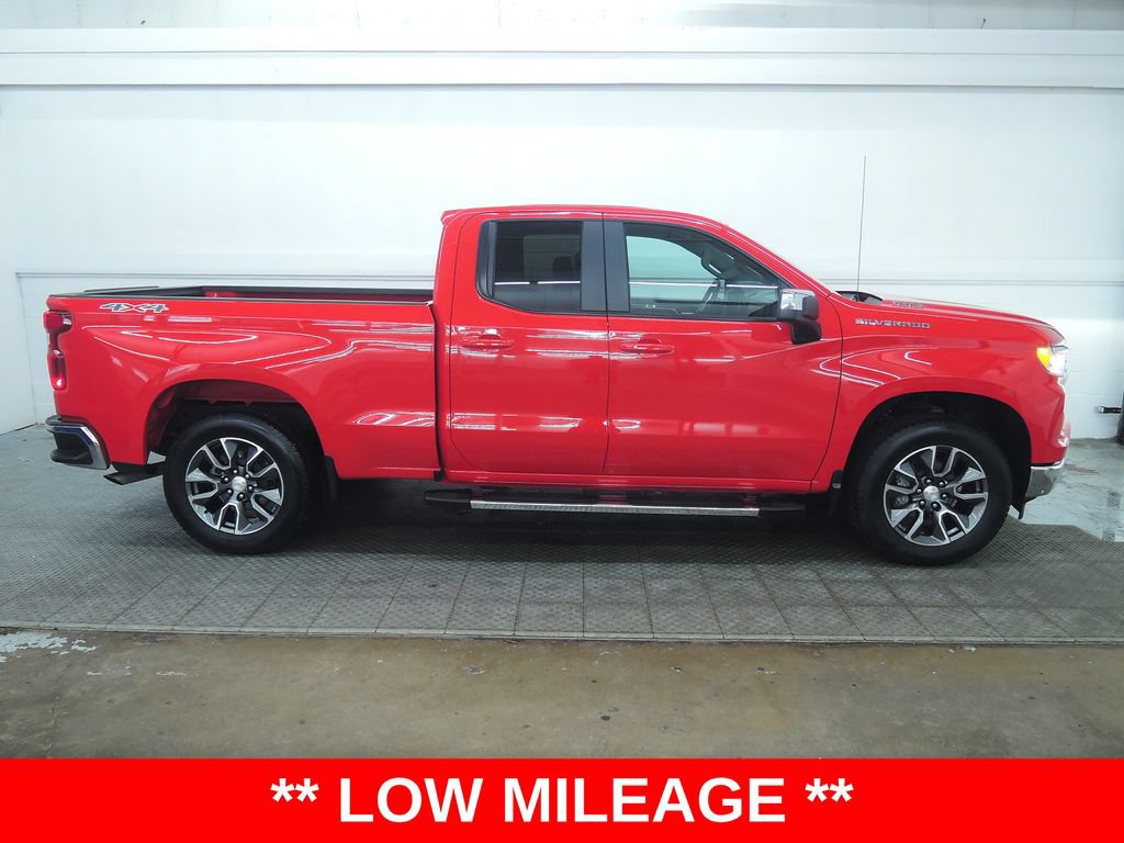 Used 2025 Chevrolet Silverado 1500 LT AWD/4WD image 2