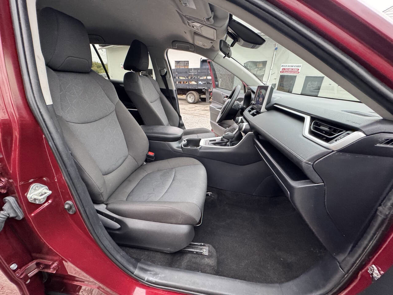 Used 2025 Toyota RAV4 XLE image 67