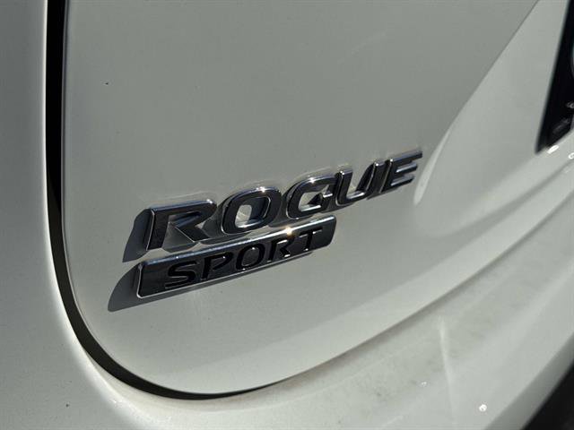 Used 2022 Nissan Rogue Sport S image 6