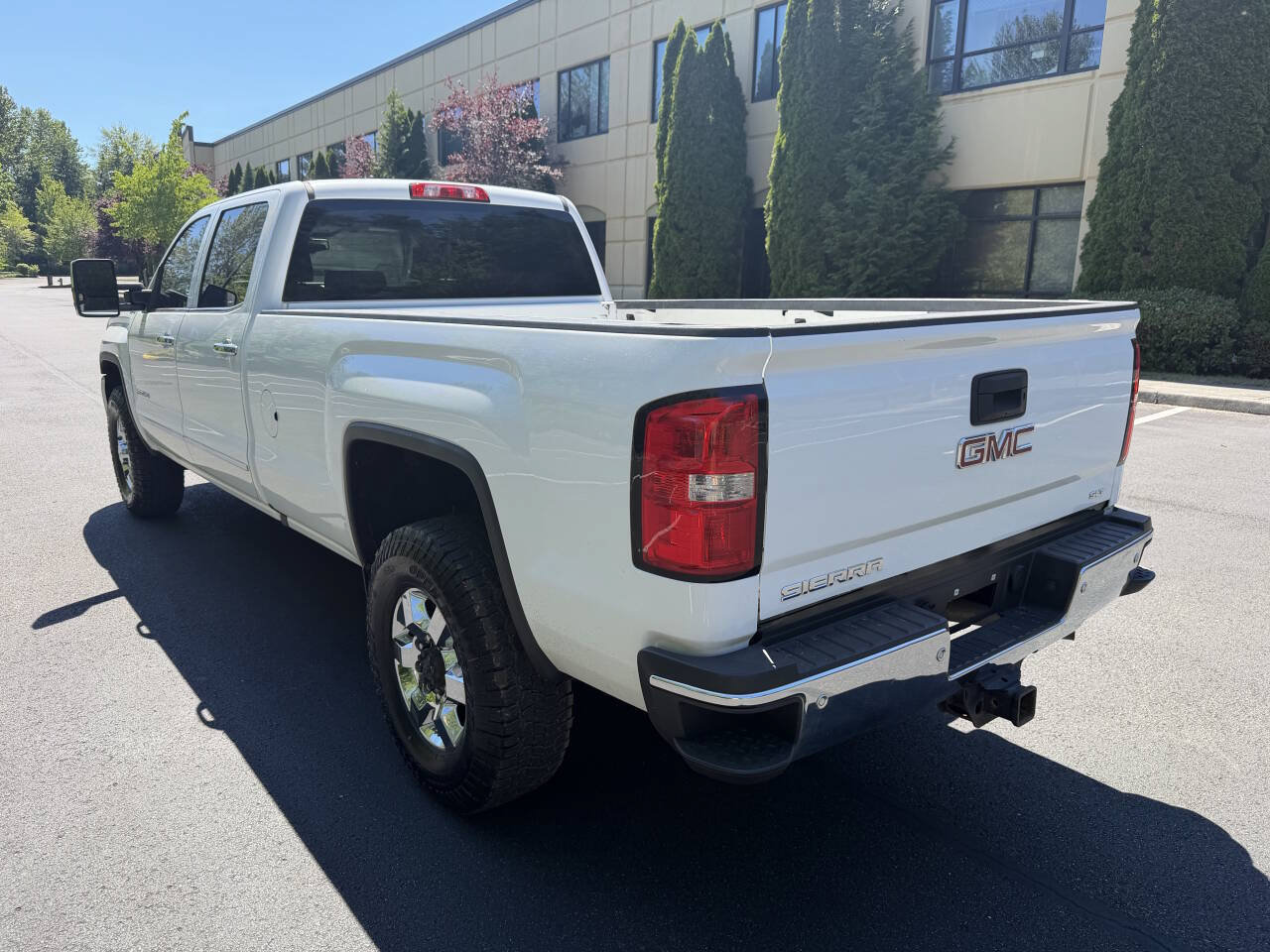 Used 2018 GMC Sierra 3500 SLT w/ Duramax Plus Package AWD/4WD image 7