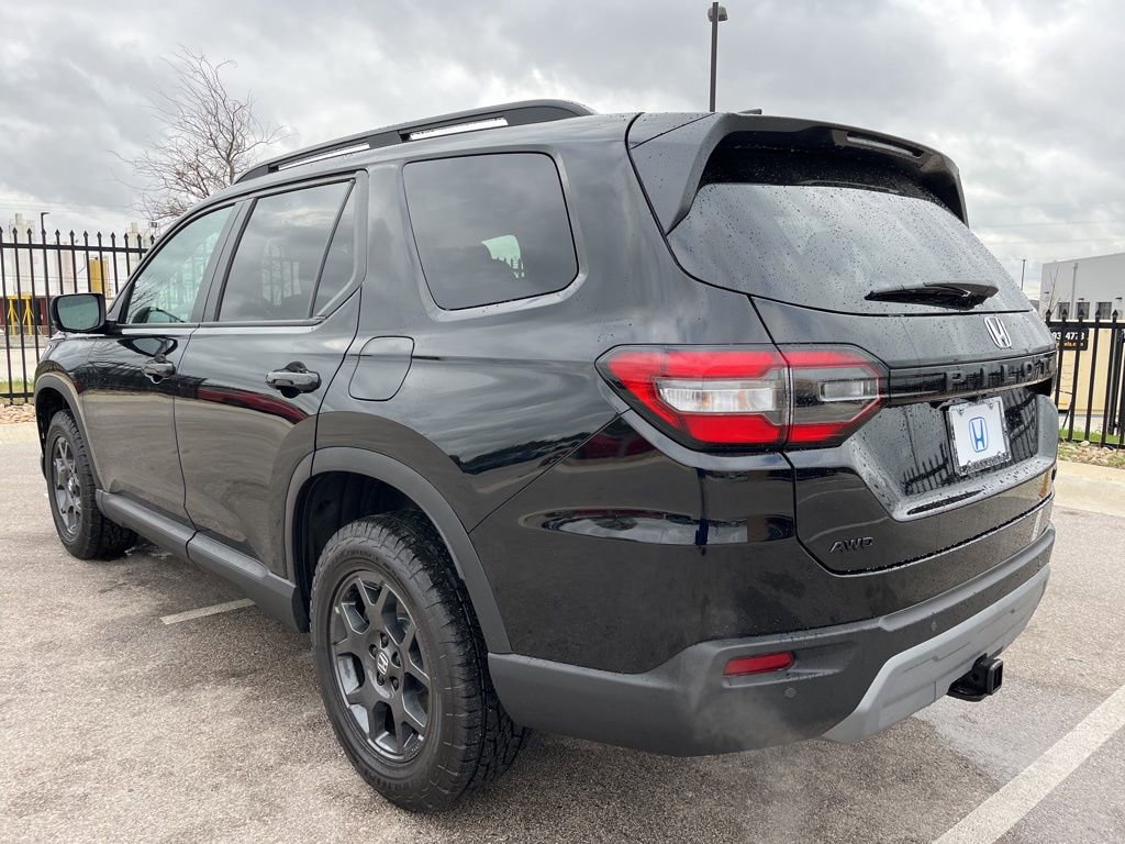 Certified 2025 Honda Pilot TrailSport image 6