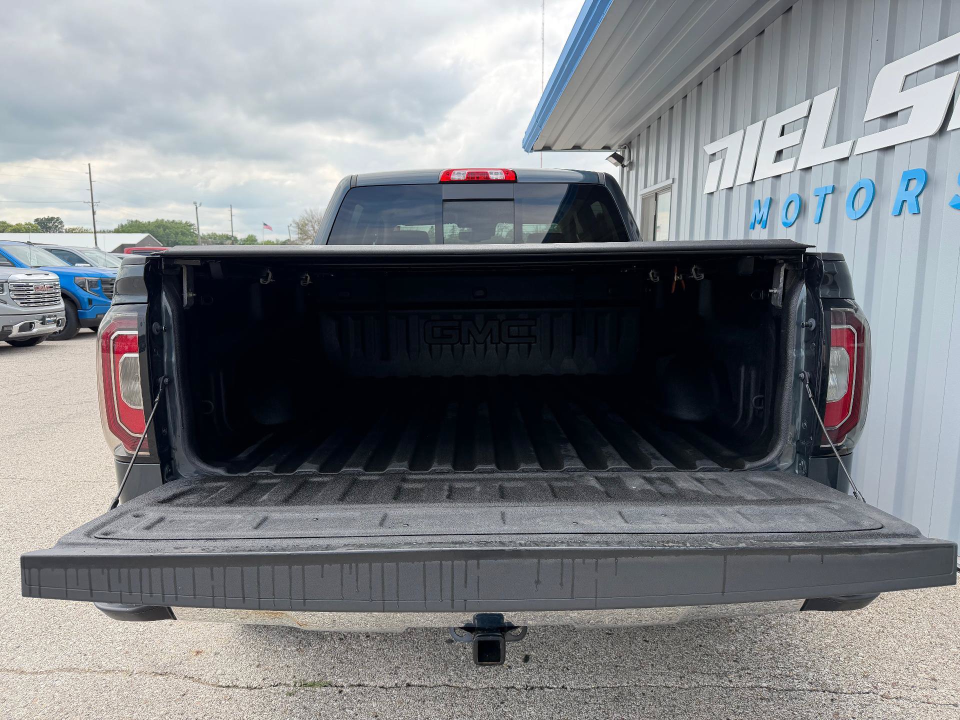Used 2018 GMC Sierra 1500 SLT AWD/4WD image 8