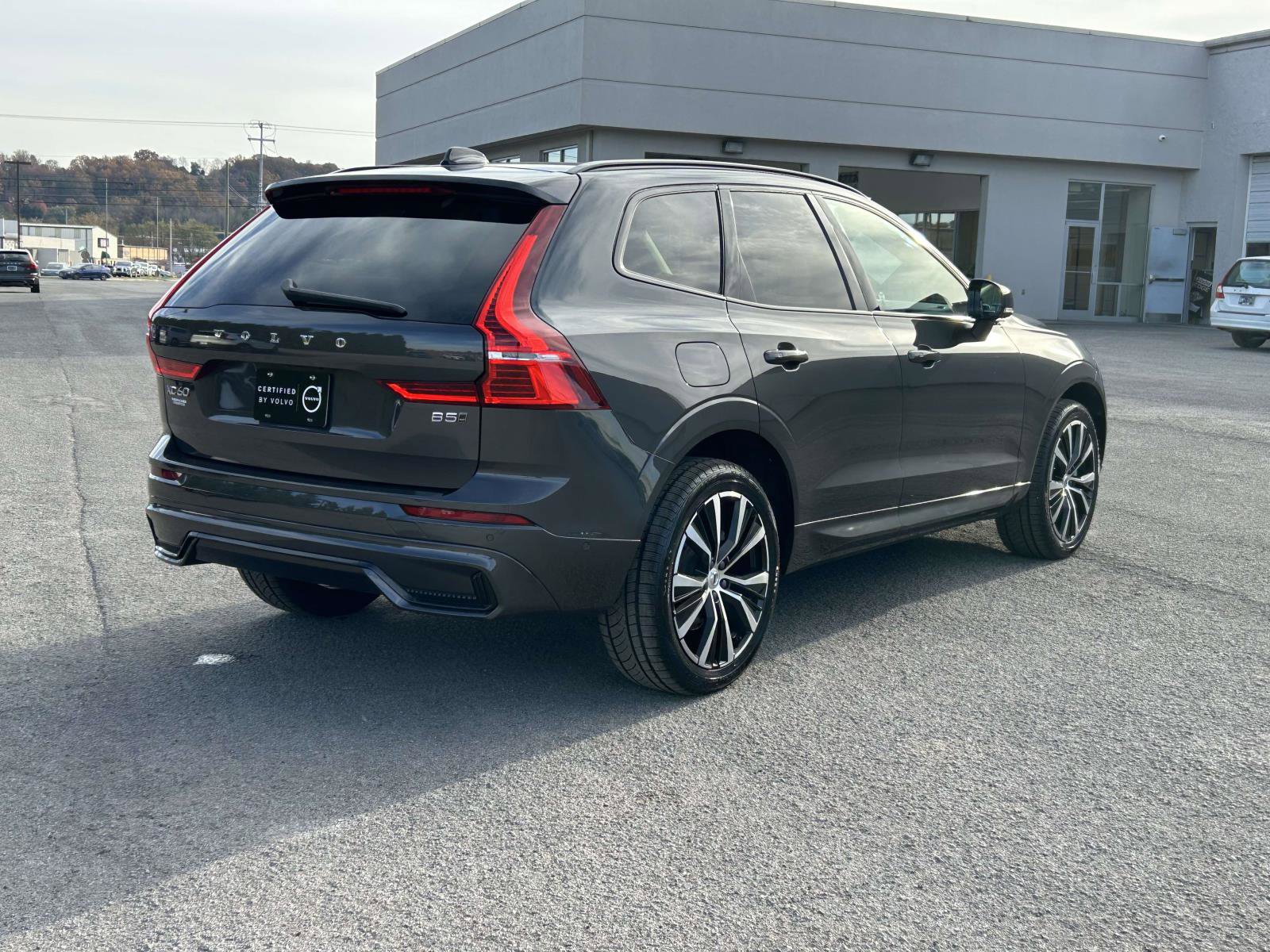 Certified 2023 Volvo XC60 B5 Plus w/ Climate Package image 3