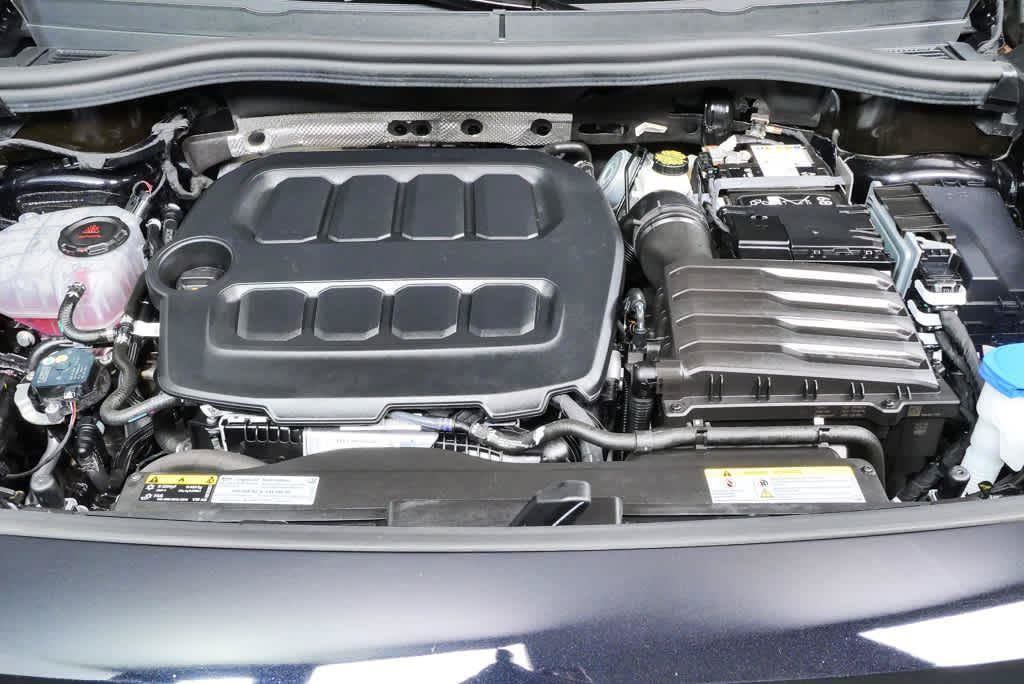 Certified 2025 Volkswagen Tiguan SE R-Line FWD image 33