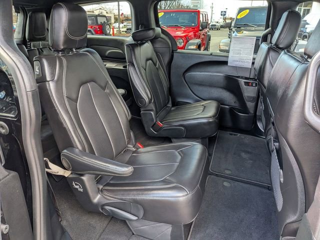 Used 2025 Chrysler Pacifica Select image 41