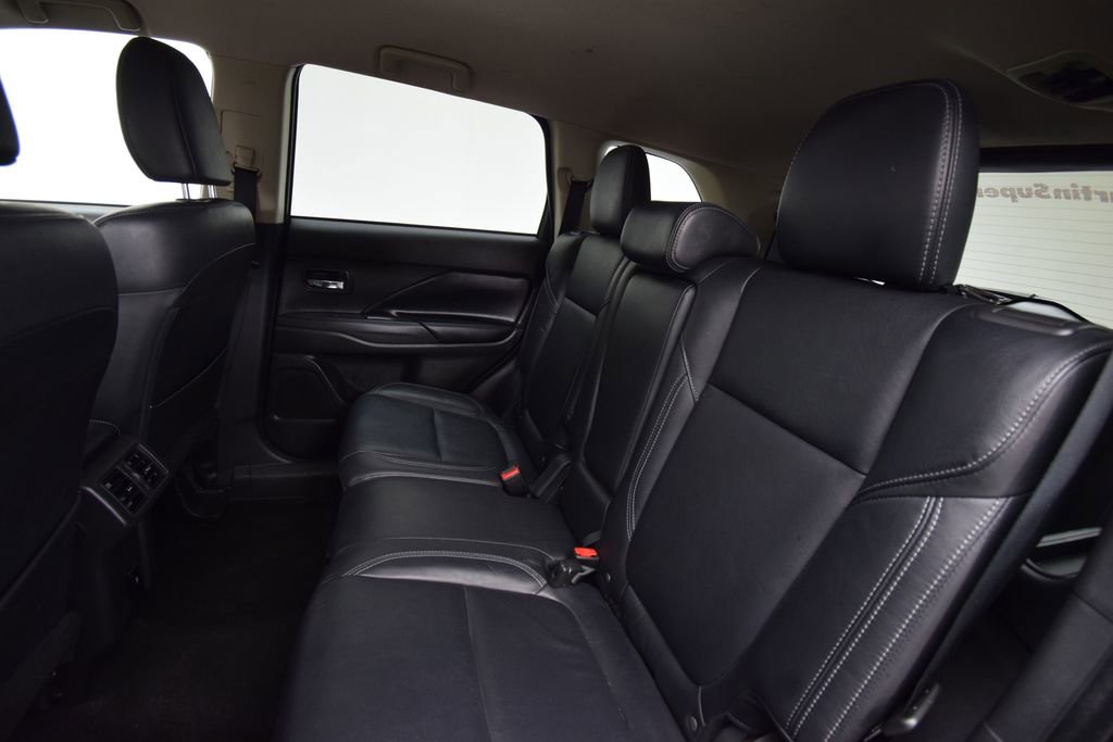 Used 2020 Mitsubishi Outlander SE image 20