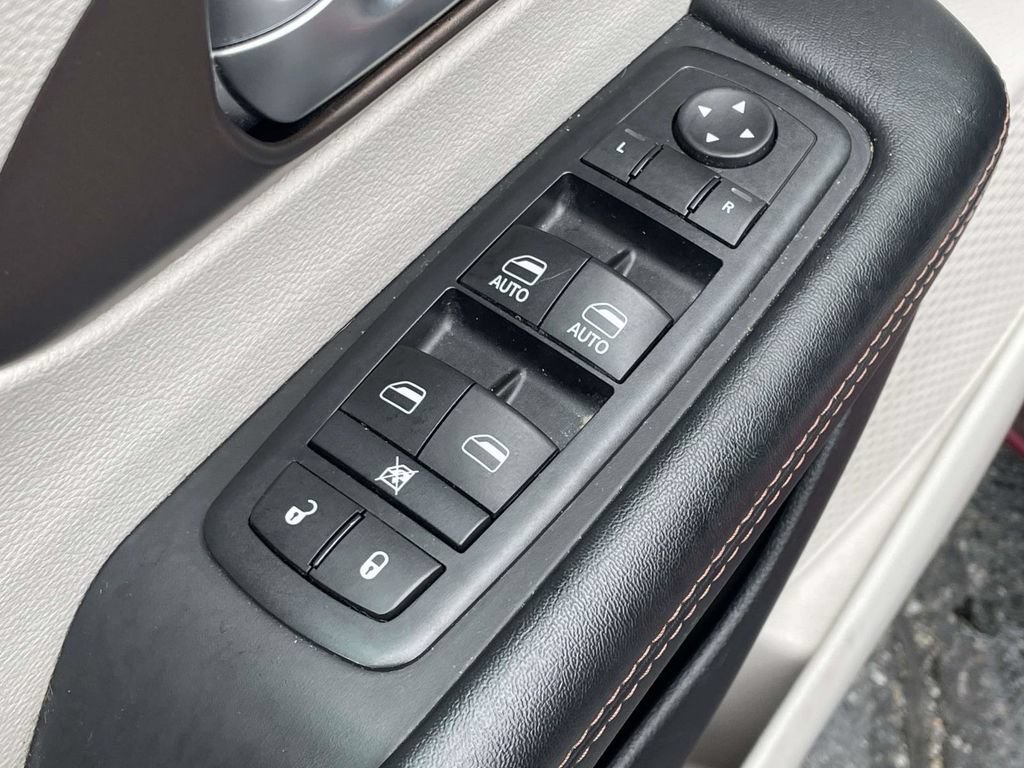 Certified 2017 Chrysler Pacifica Touring-L FWD image 24