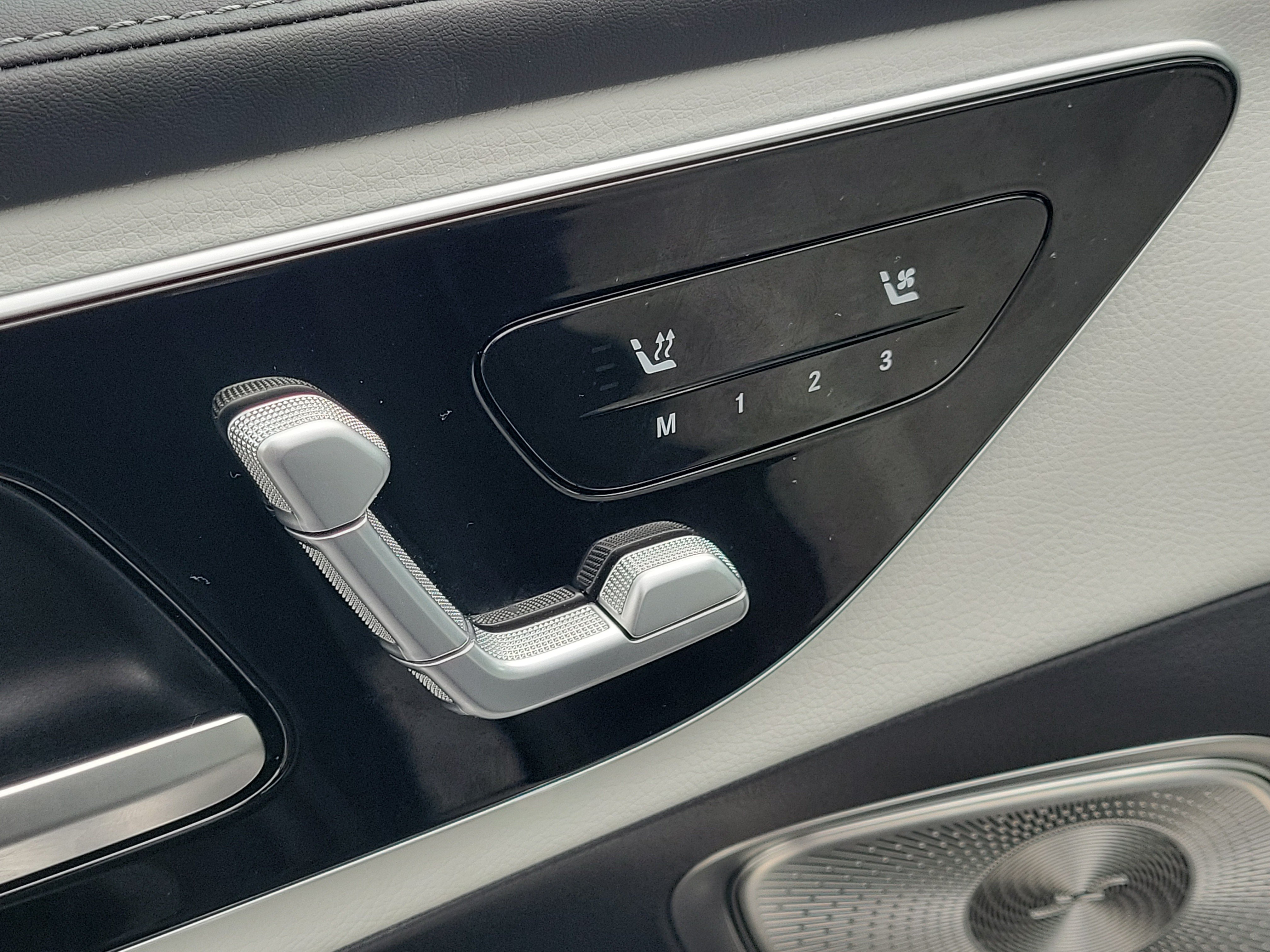Used 2024 Mercedes-Benz GLC 300 image 19