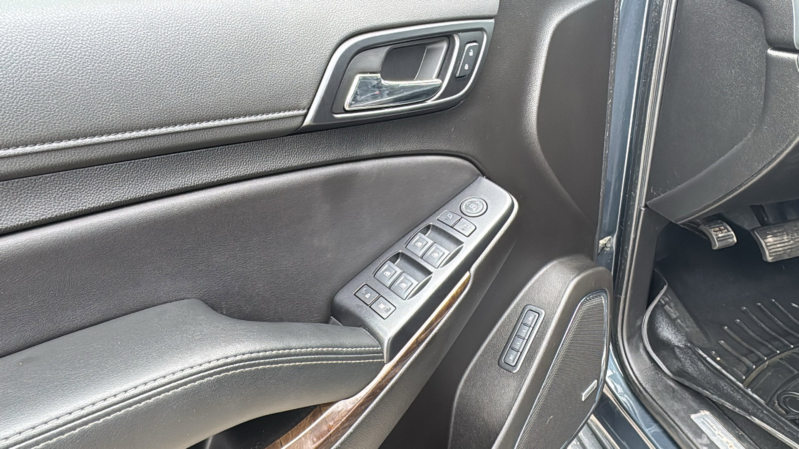 Used 2019 Chevrolet Tahoe LT image 13