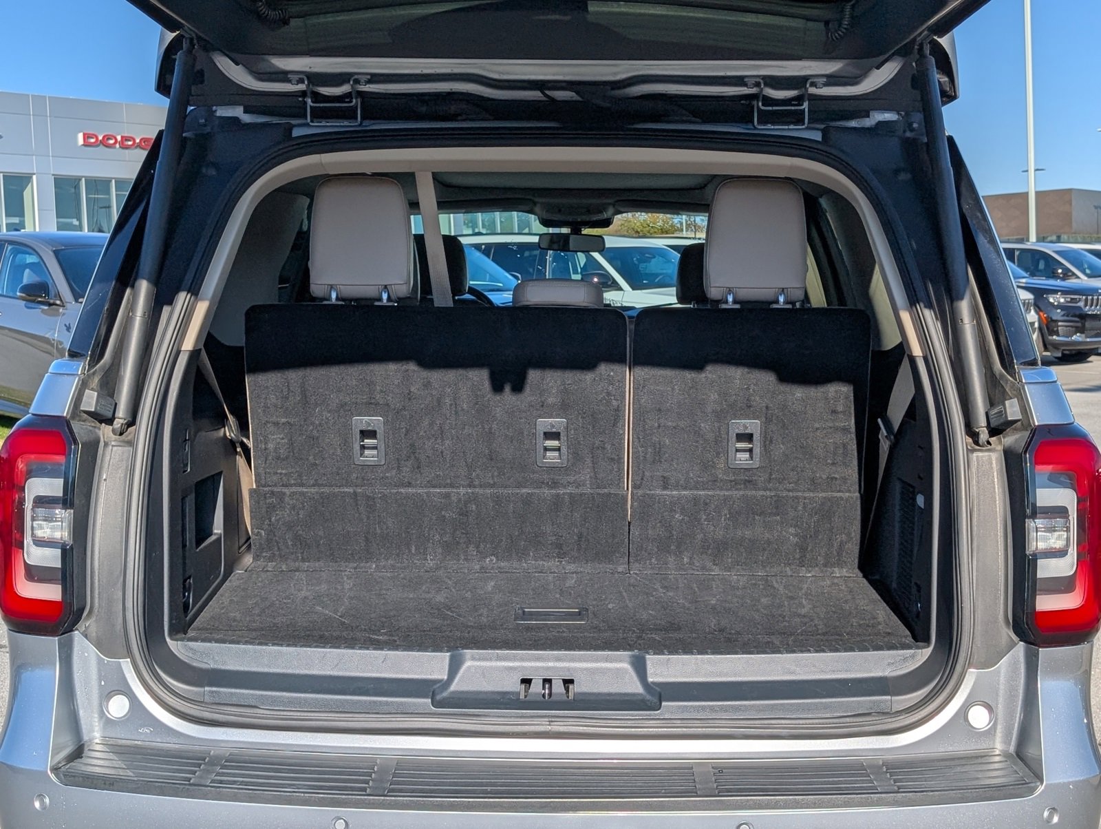 Used 2023 Ford Expedition Limited image 27