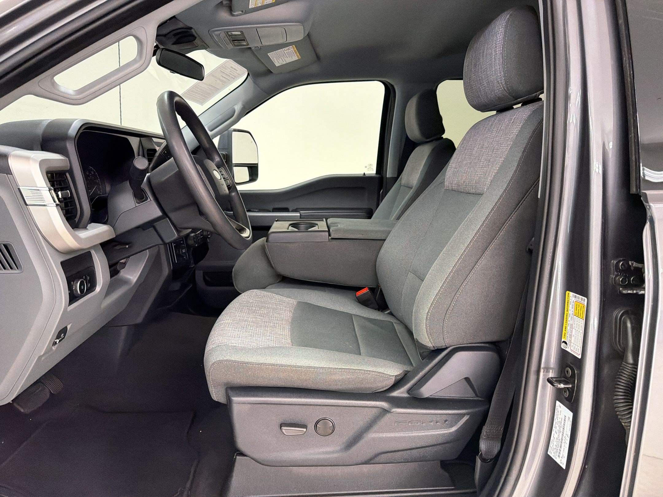 Used 2025 Ford F250 XLT AWD/4WD image 5