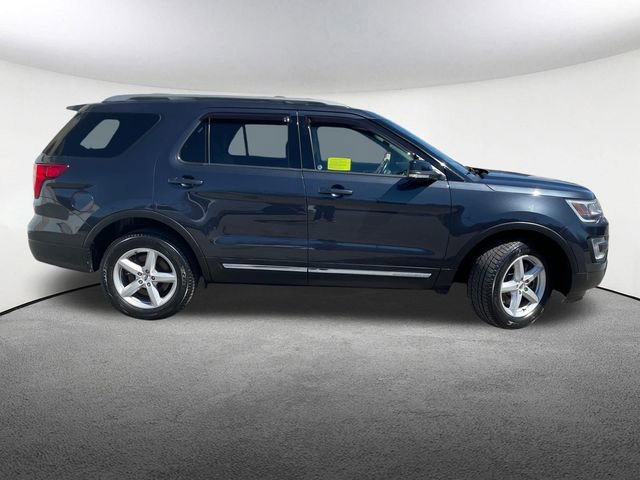 Used 2017 Ford Explorer XLT image 18