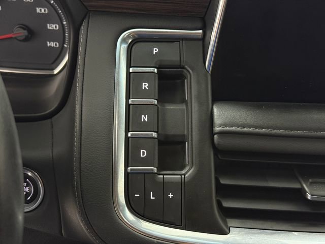 Used 2021 Chevrolet Suburban Z71 w/ Z71 Signature Package AWD/4WD image 14