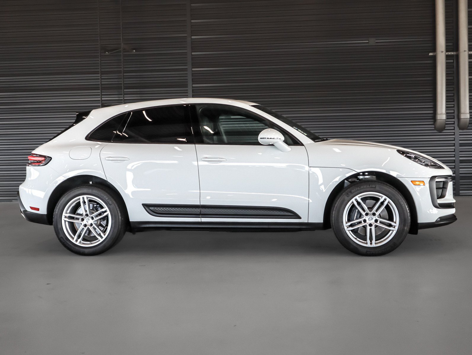 Used 2026 Porsche Macan AWD/4WD image 11
