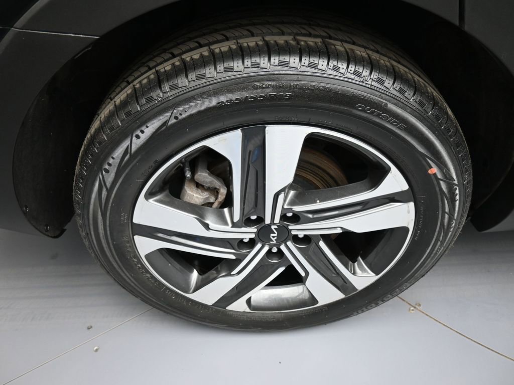 Certified 2023 Kia Sorento EX image 12