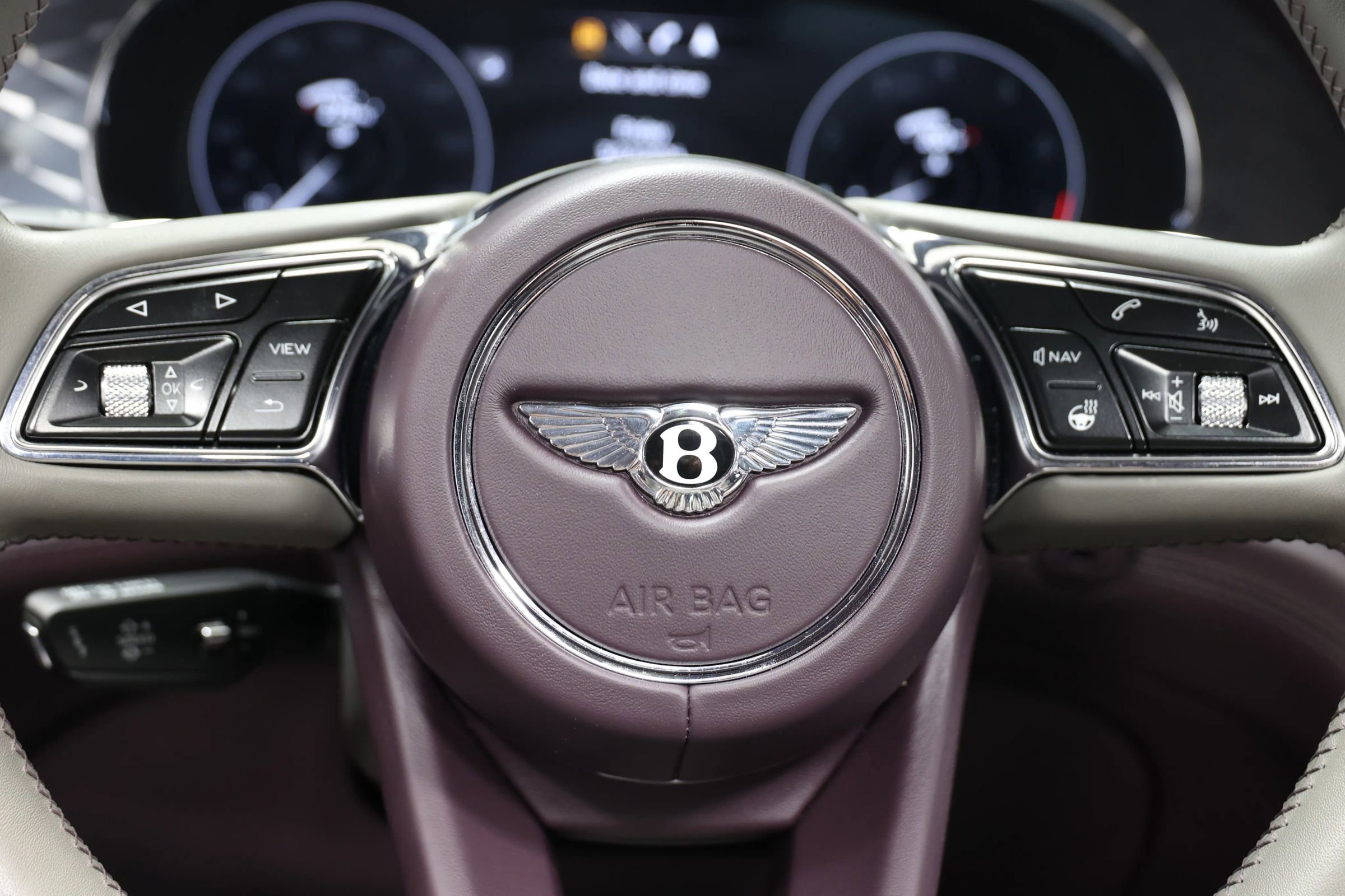 Used 2023 Bentley Bentayga Extended Wheelbase image 27