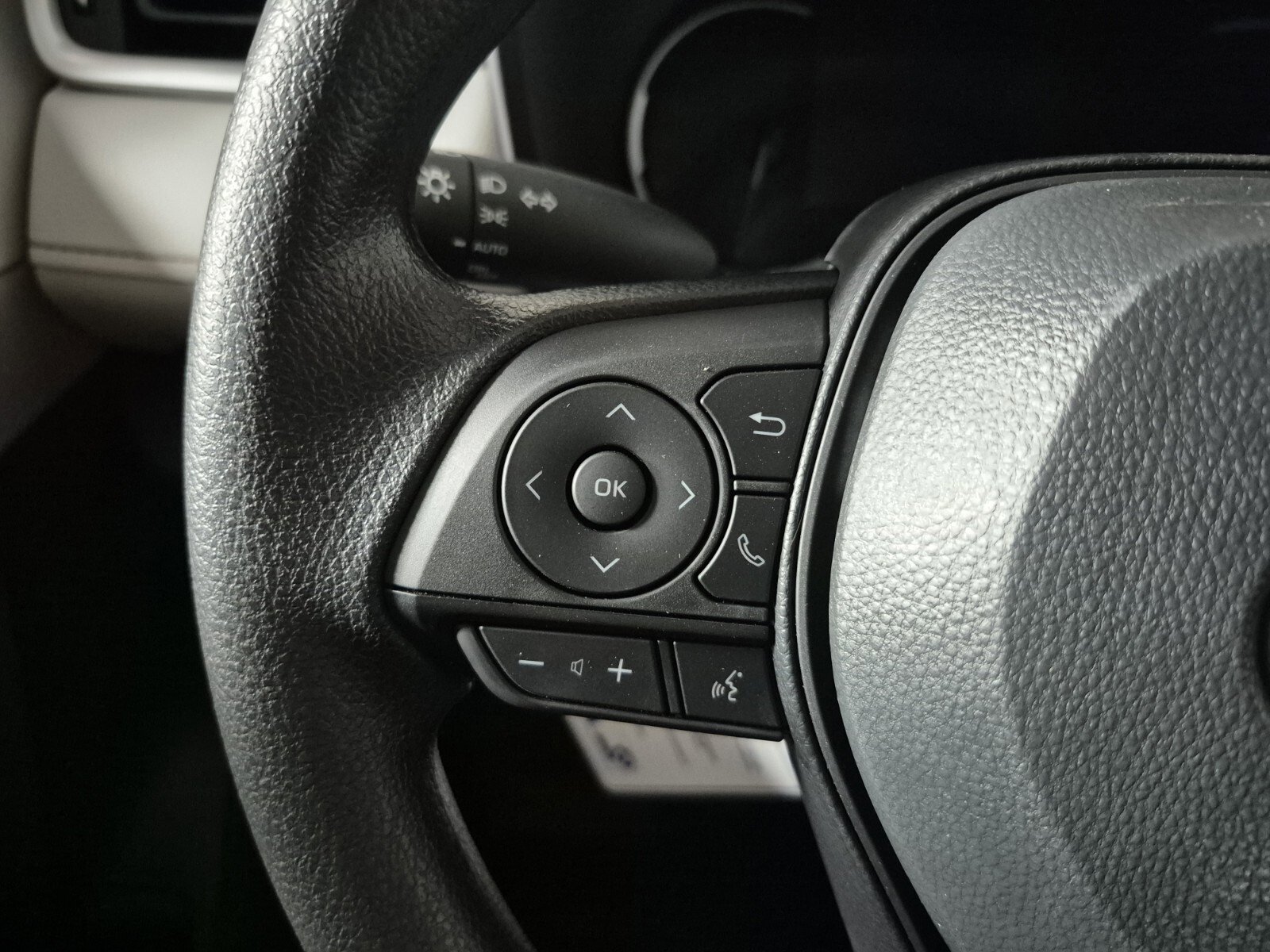 New 2025 Toyota RAV4 XLE image 19