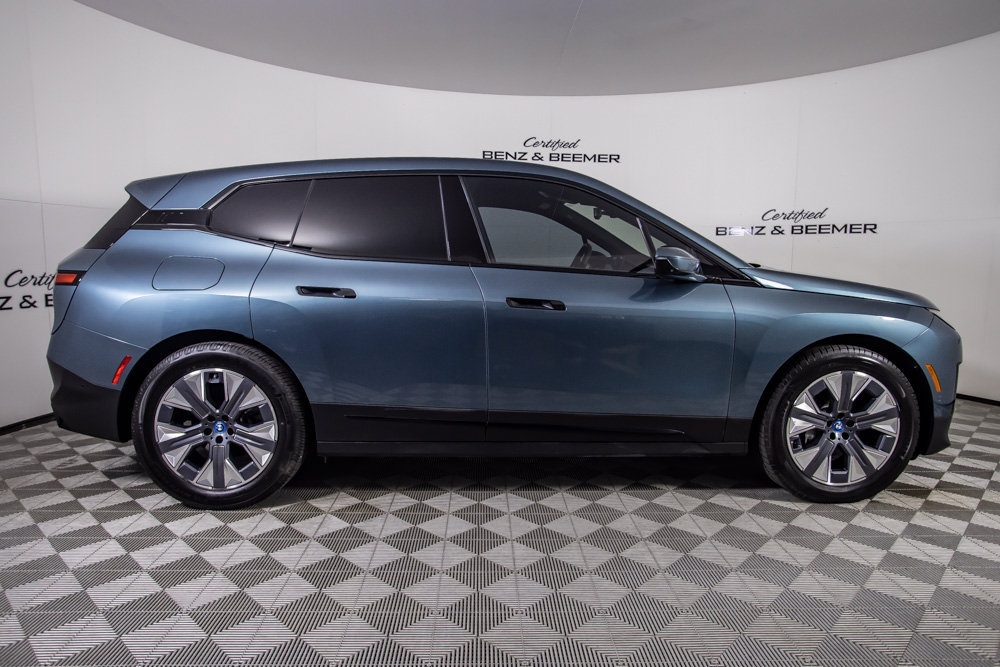 Used 2024 BMW iX xDrive50 w/ Premium Package AWD/4WD image 4