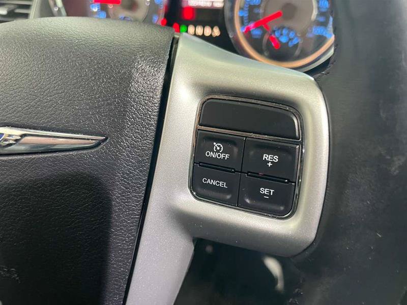 Used 2015 Chrysler Town & Country Touring-L w/ Driver Convenience Group FWD image 63