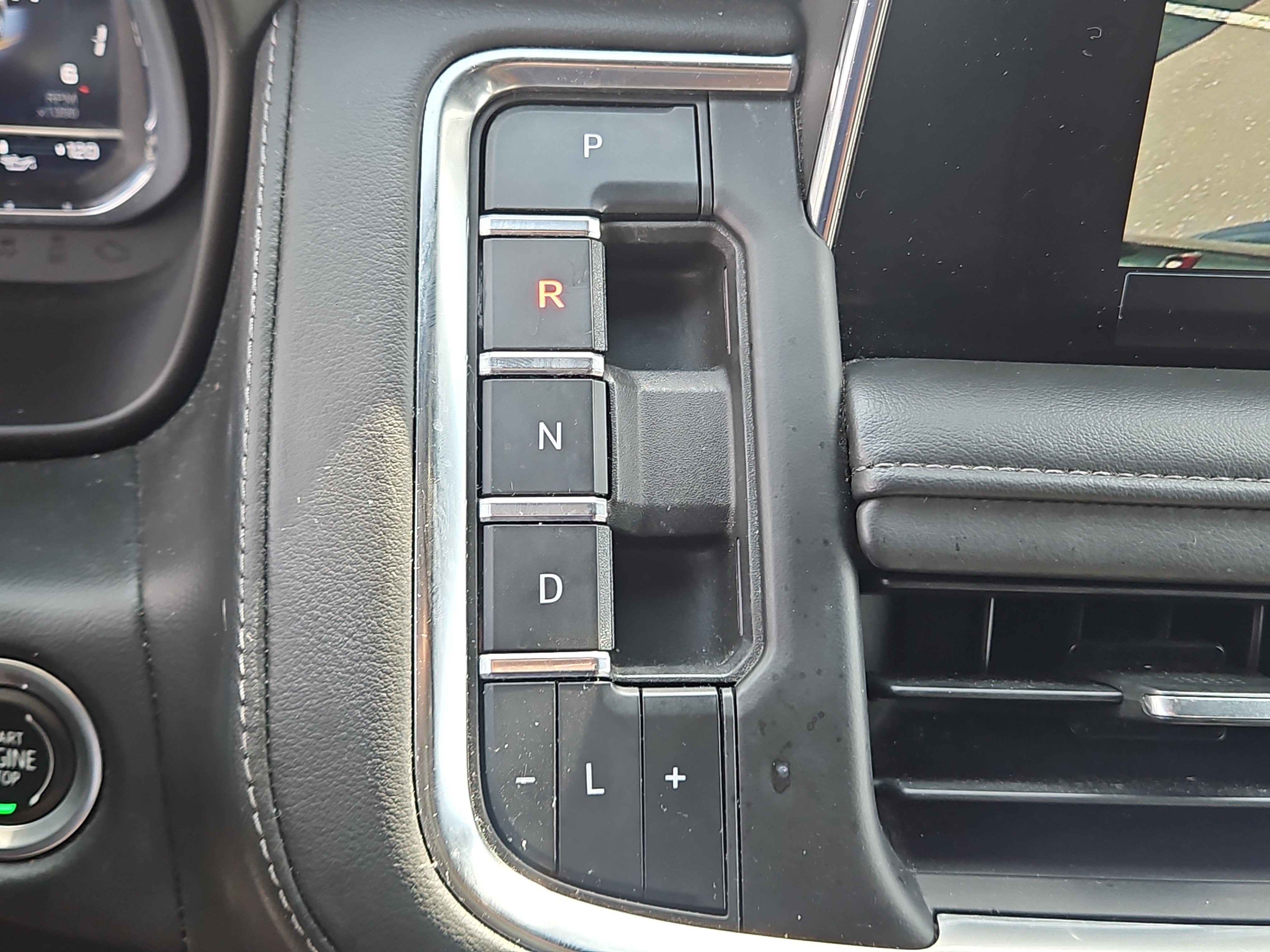 Used 2022 Chevrolet Suburban LT AWD/4WD image 29