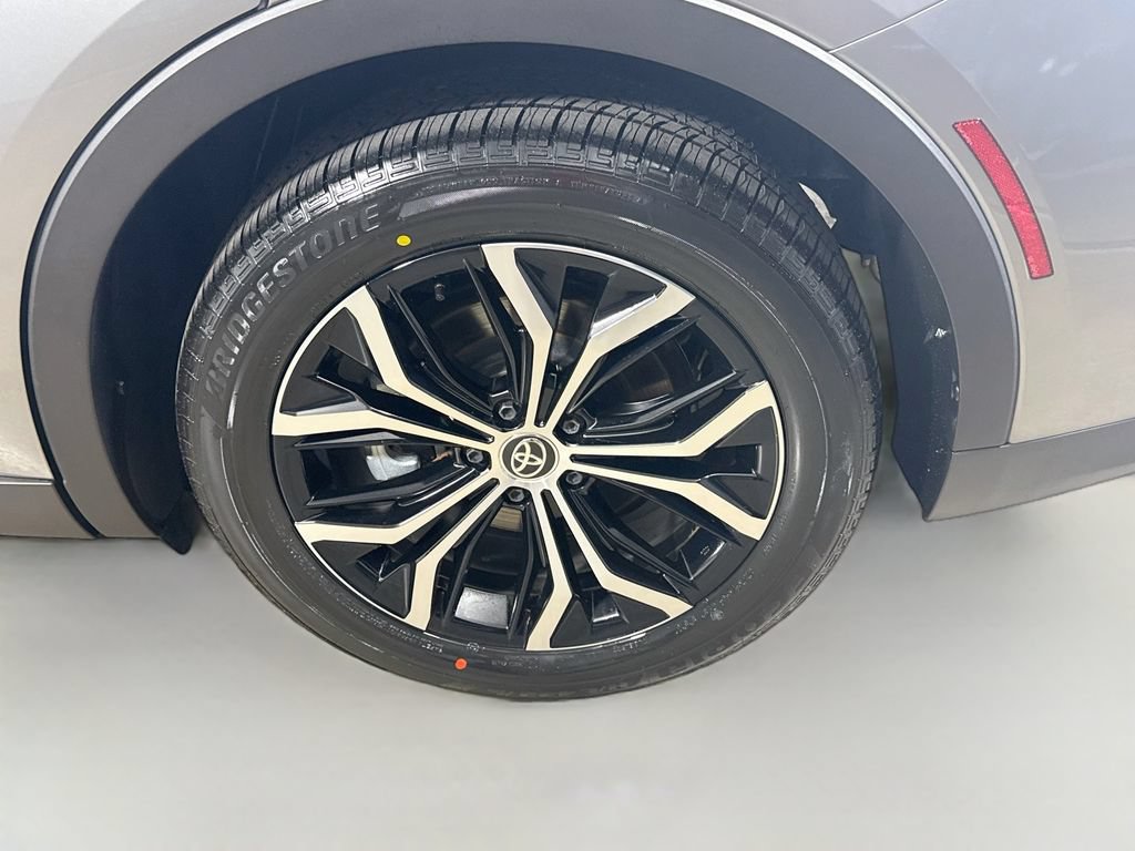 Certified 2024 Toyota Crown AWD/4WD image 9