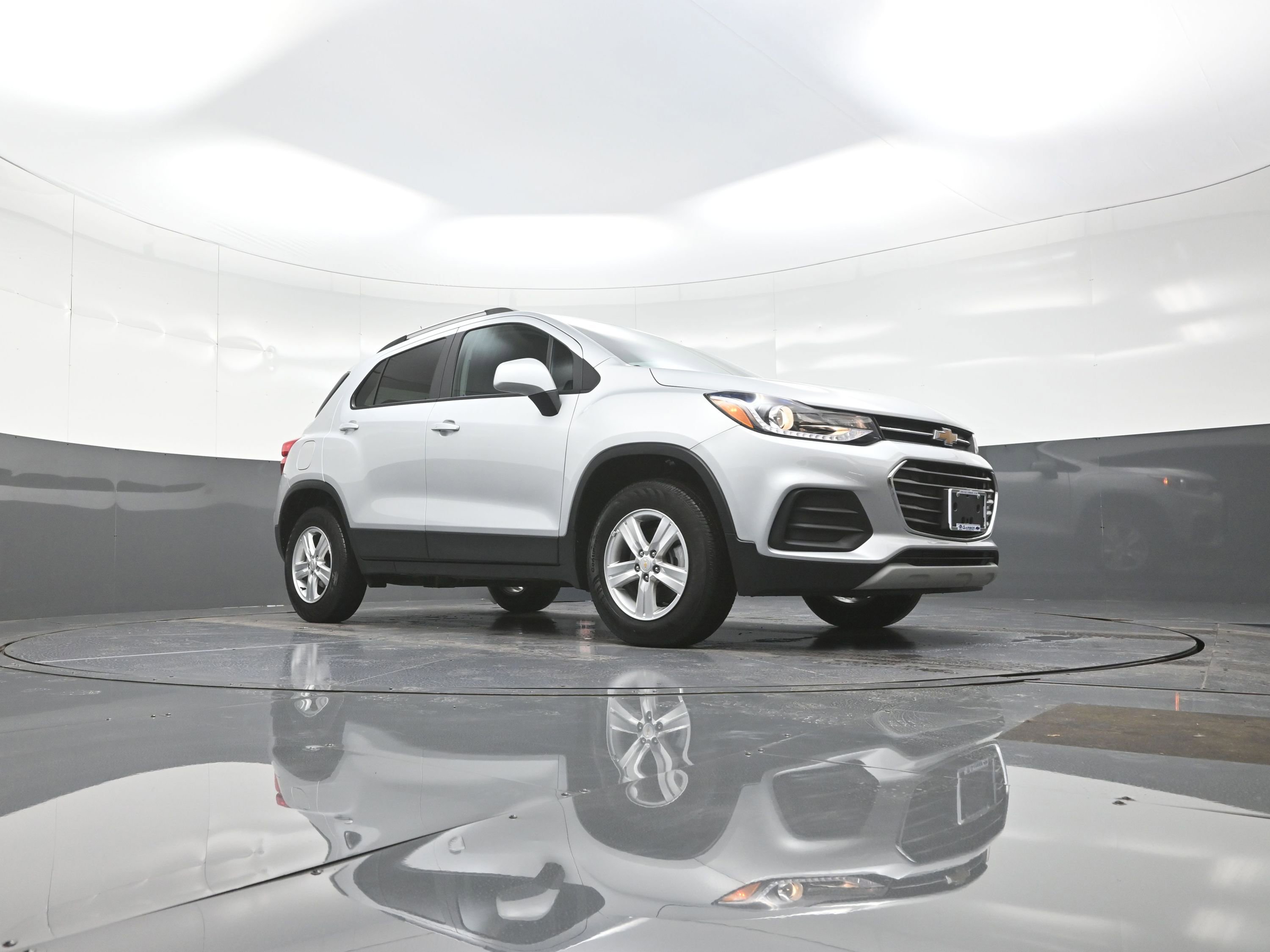 Used 2022 Chevrolet Trax LT w/ LT Convenience Package image 9