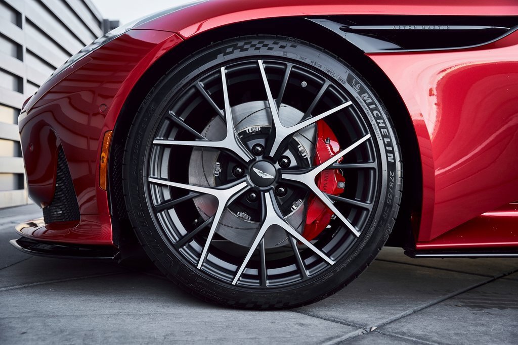 Used 2024 Aston Martin DB12 image 3