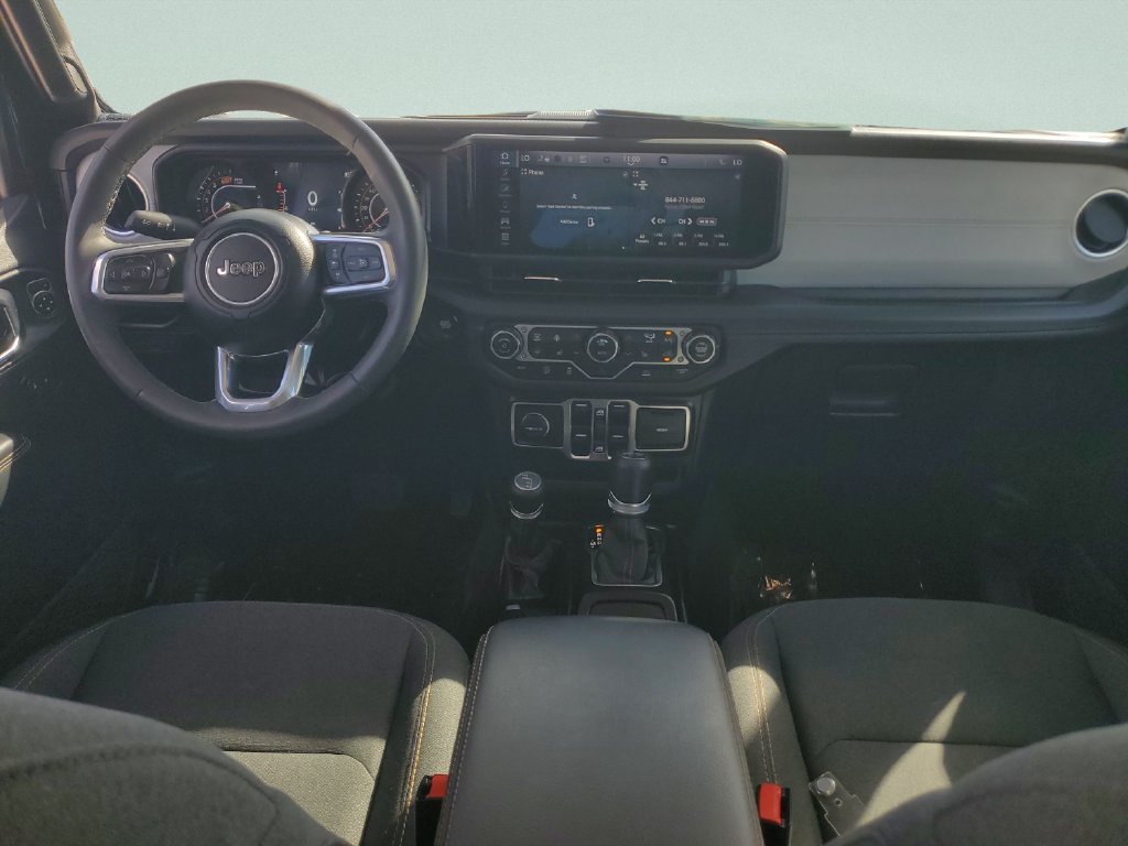 Used 2025 Jeep Wrangler Unlimited Sahara AWD/4WD image 12
