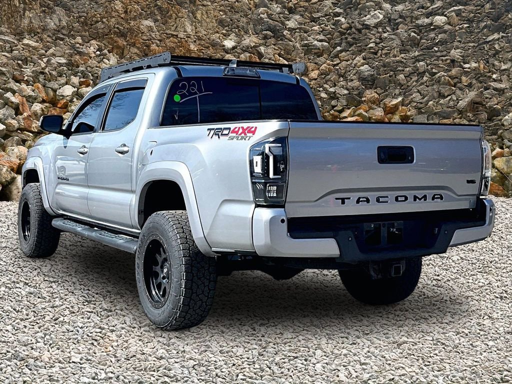 Used 2017 Toyota Tacoma TRD Sport w/ Premium & Technology Package image 10