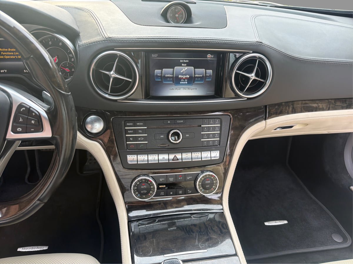 Used 2017 Mercedes-Benz SL 550 image 19