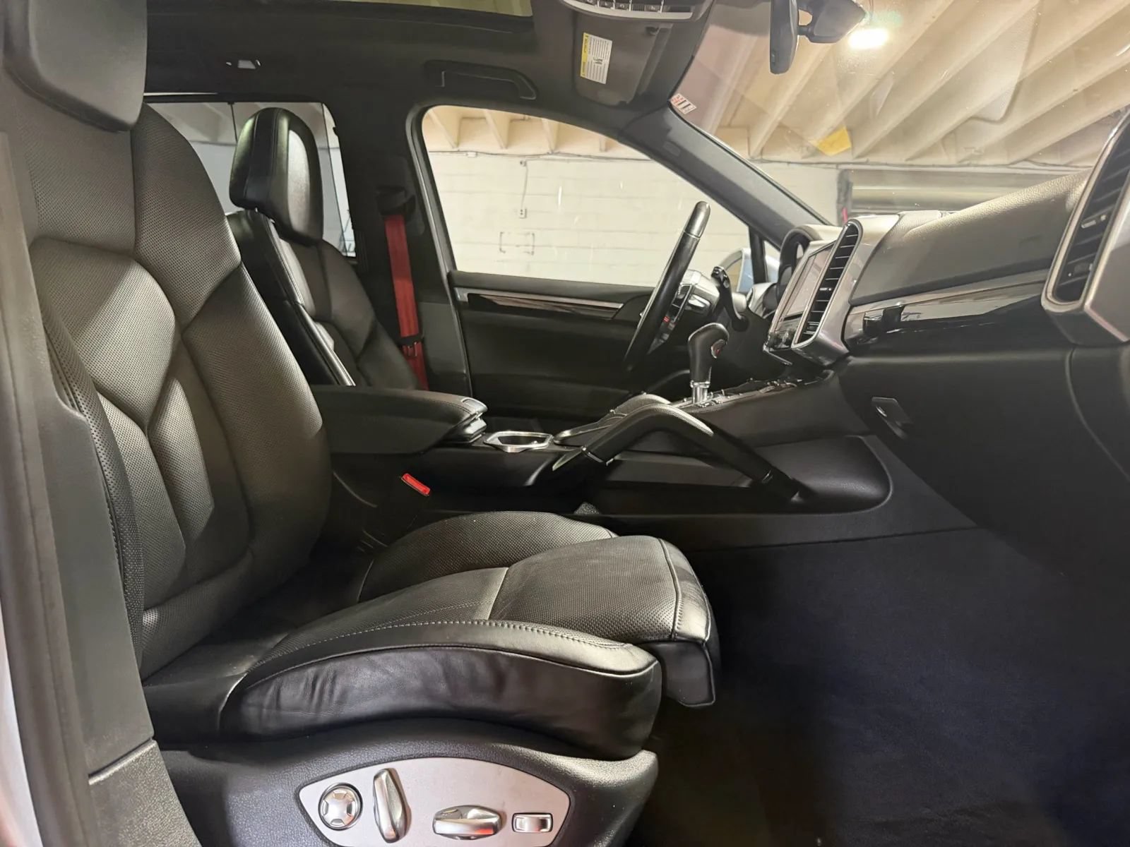 Used 2018 Porsche Cayenne S AWD/4WD image 10