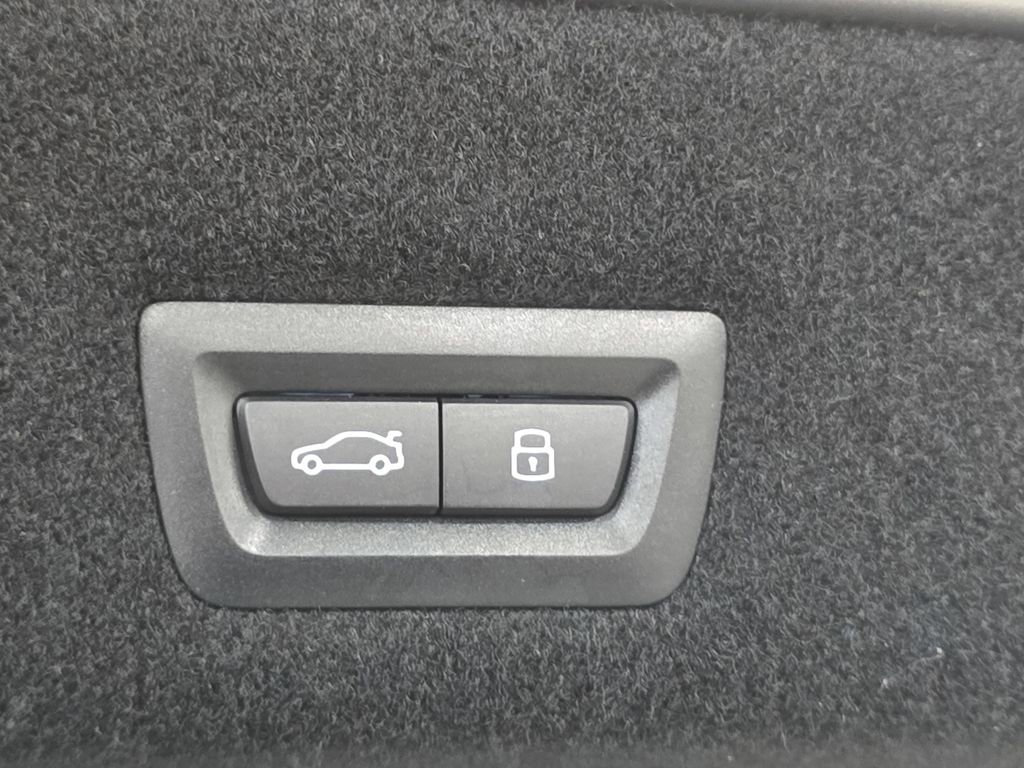 Used 2025 BMW i7 eDrive50 w/ M Sport Package image 25