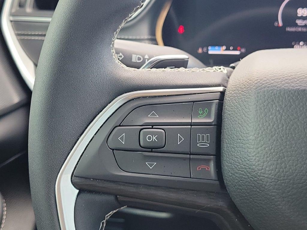 Used 2025 Jeep Grand Cherokee Laredo RWD image 24