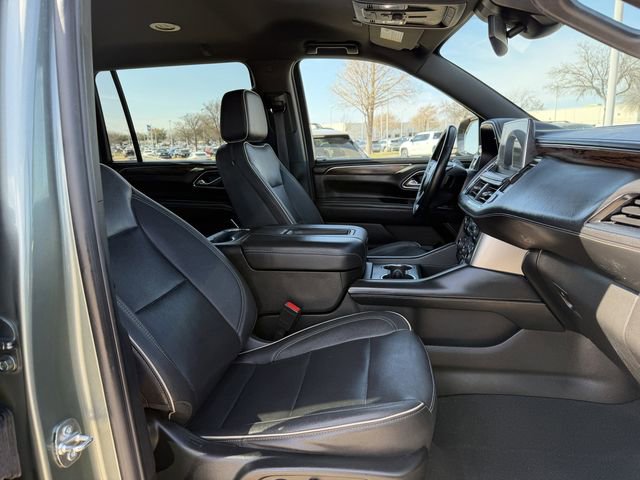 Used 2023 Chevrolet Suburban Premier image 31