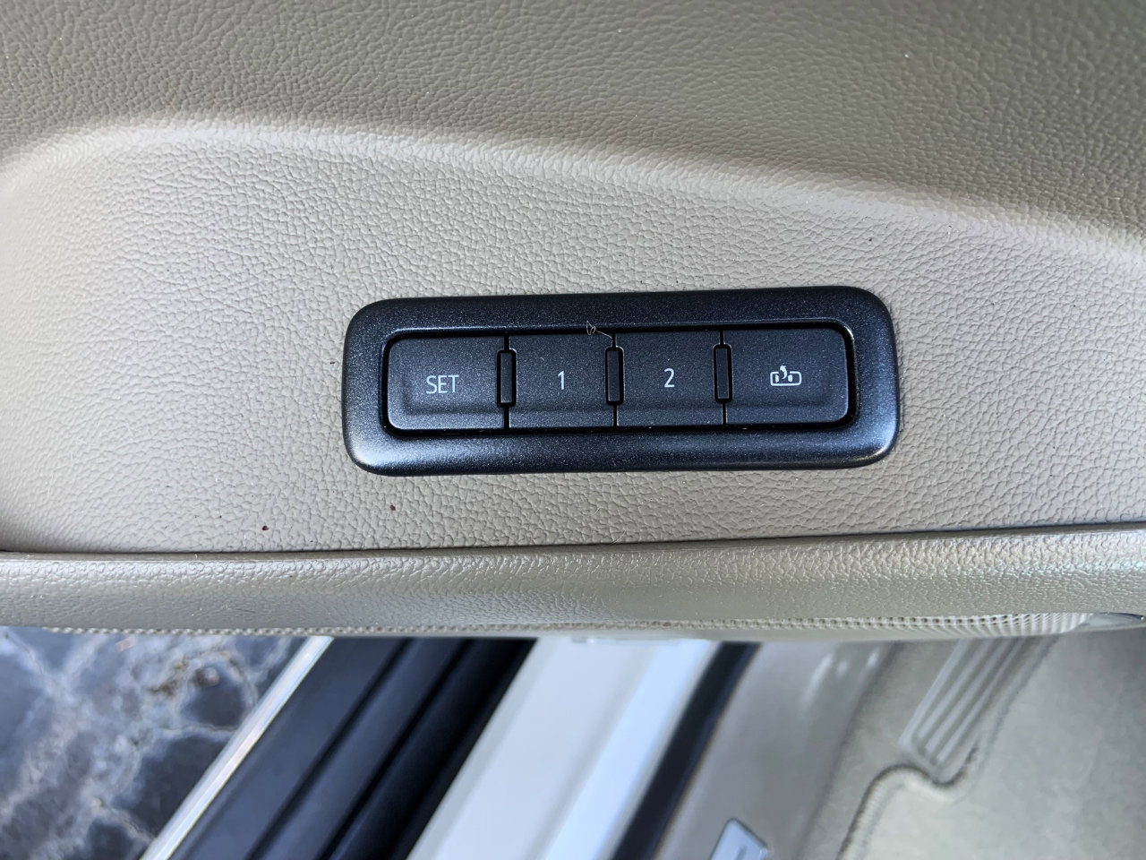 Used 2020 Chevrolet Tahoe Premier w/ 6.2L Performance Package image 10