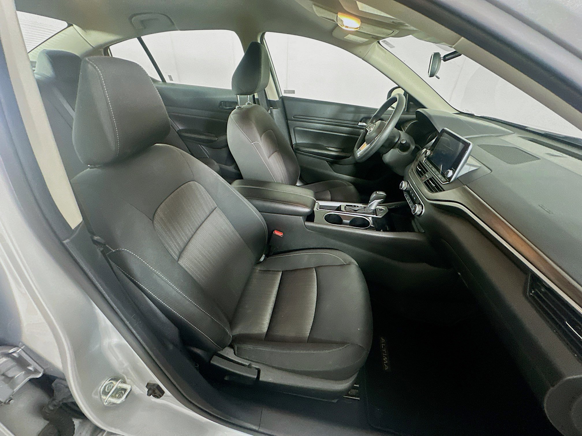 Used 2024 Nissan Altima 2.5 SV image 28