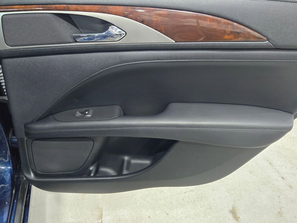 Used 2017 Lincoln MKZ Reserve image 13