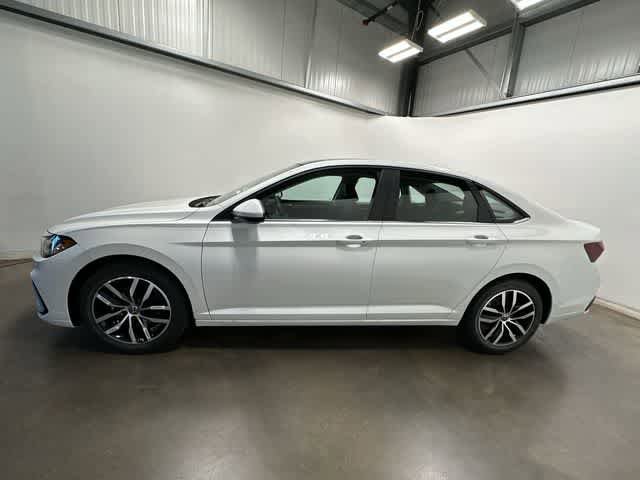 New 2026 Volkswagen Jetta SE image 2