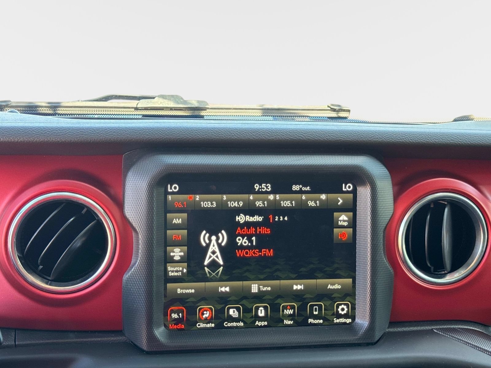 Used 2023 Jeep Wrangler Unlimited Rubicon AWD/4WD image 17