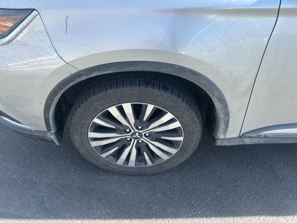 Used 2020 Mitsubishi Outlander SE image 17