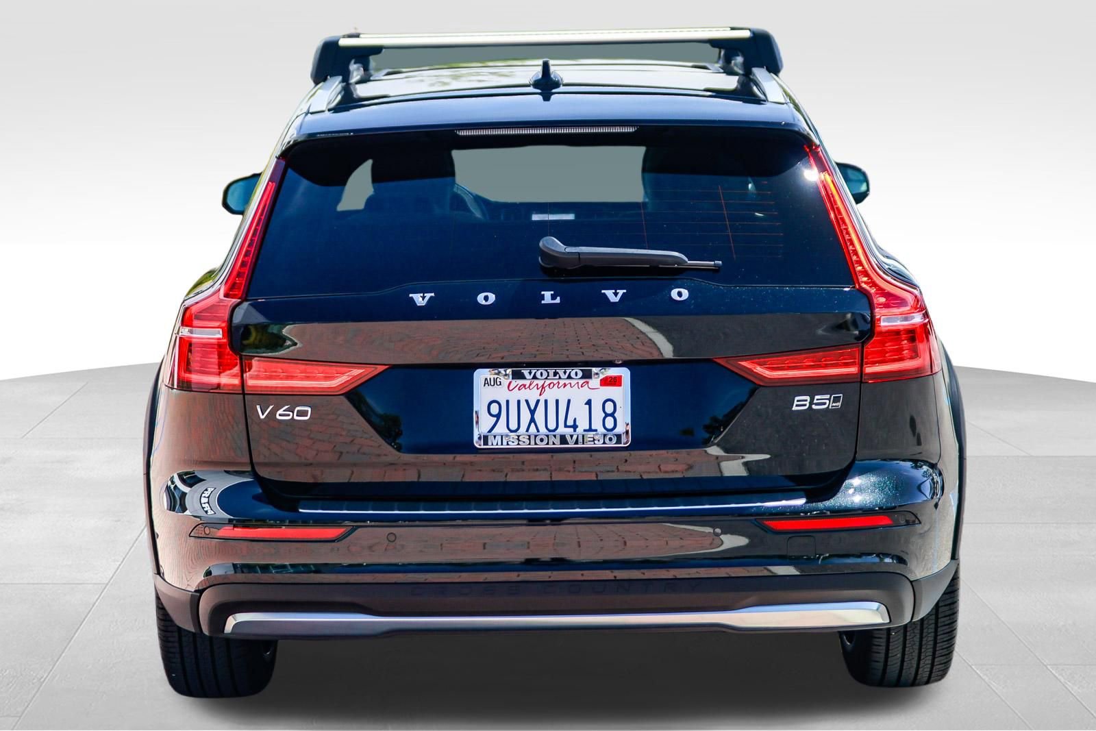 Used 2025 Volvo V60 B5 Cross Country Ultra w/ Protection Package Premier AWD/4WD image 7
