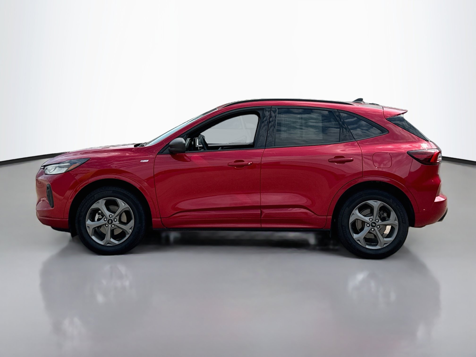 Used 2024 Ford Escape ST-Line w/ Tech Pack #1 AWD/4WD image 4