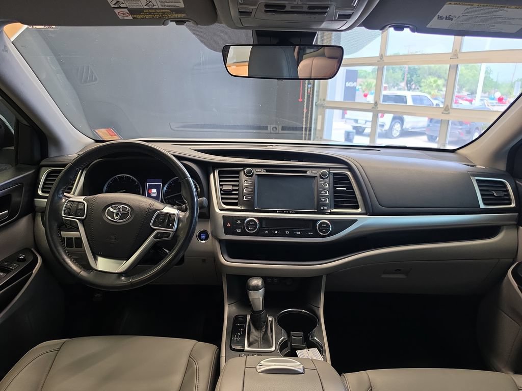 Used 2018 Toyota Highlander XLE FWD image 17