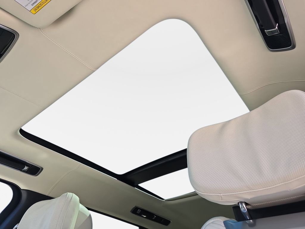 New 2025 Land Rover Range Rover SV image 30