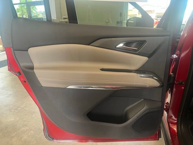 New 2025 Chevrolet Traverse LT w/ LPO, Floor Liner Package image 22