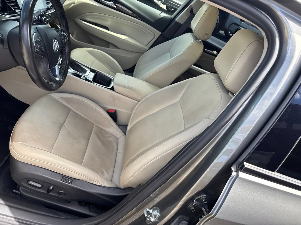 Used 2018 Buick Regal Essence w/ Driver Confidence Package #1 AWD/4WD image 16