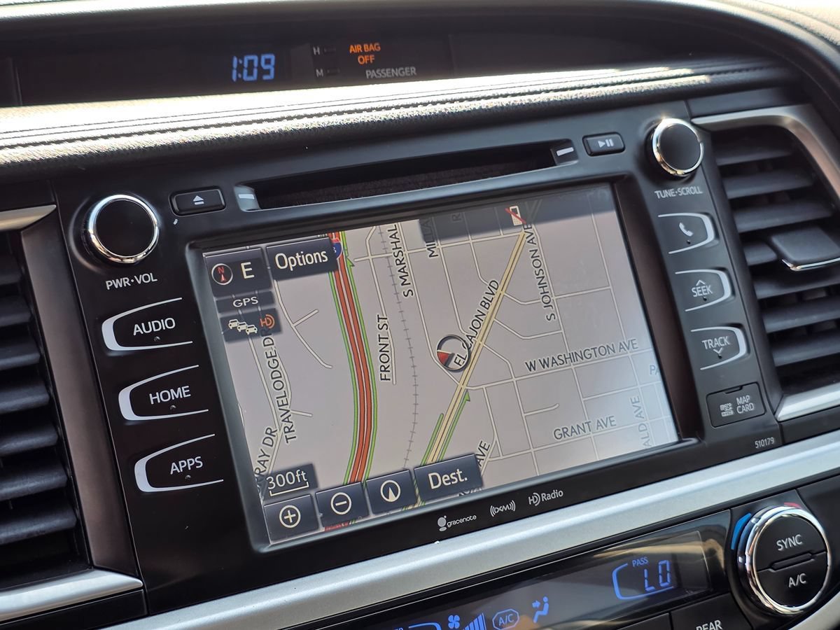 Used 2018 Toyota Highlander SE FWD image 42